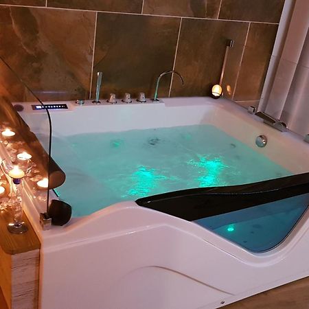 Love Room Jaccuzi Puisserguier Eksteriør billede