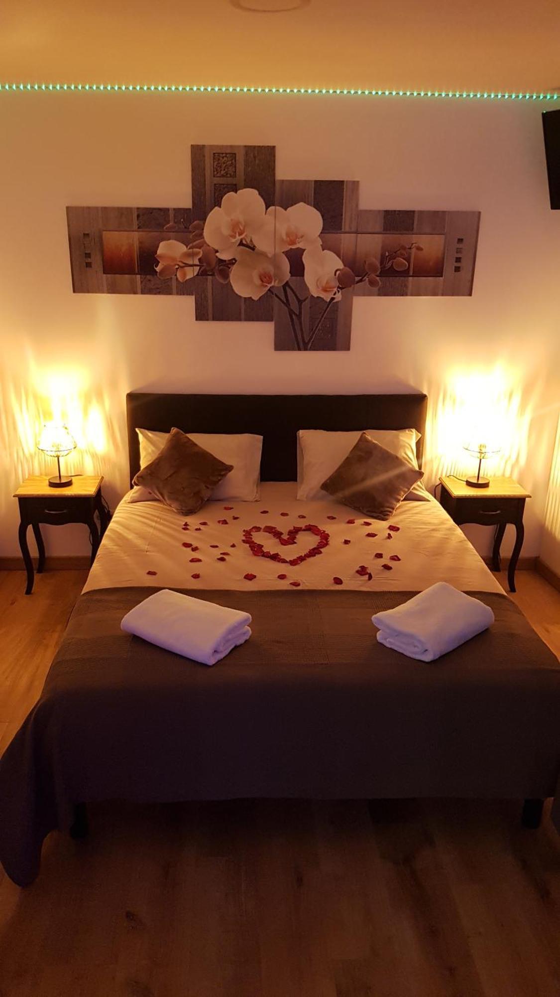 Love Room Jaccuzi Puisserguier Eksteriør billede